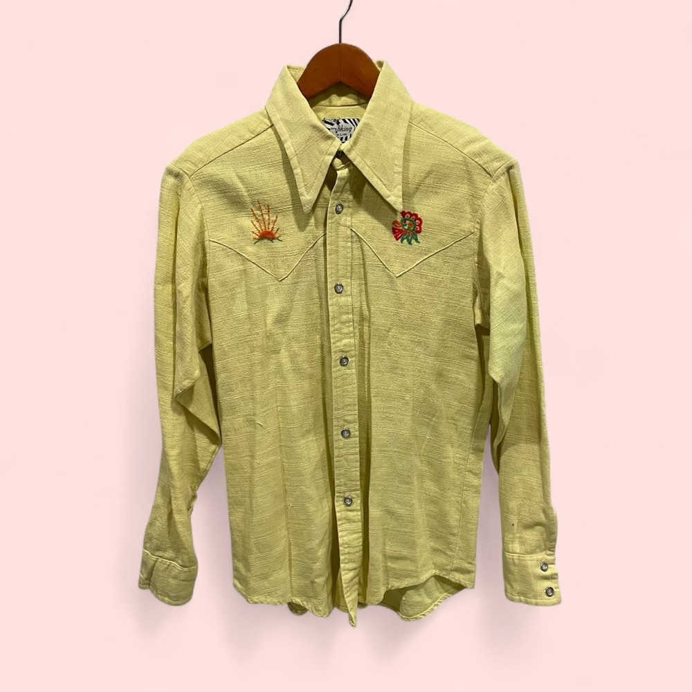 Vintage 70’s banana cream Viking pointes collar western embroidered sun shirt